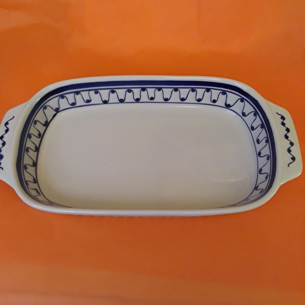 BLUE DESIGN CERAMIC MEDIUM OVAL BAKING DISH - BLUE CURVES & DOTS - UNBRANDED